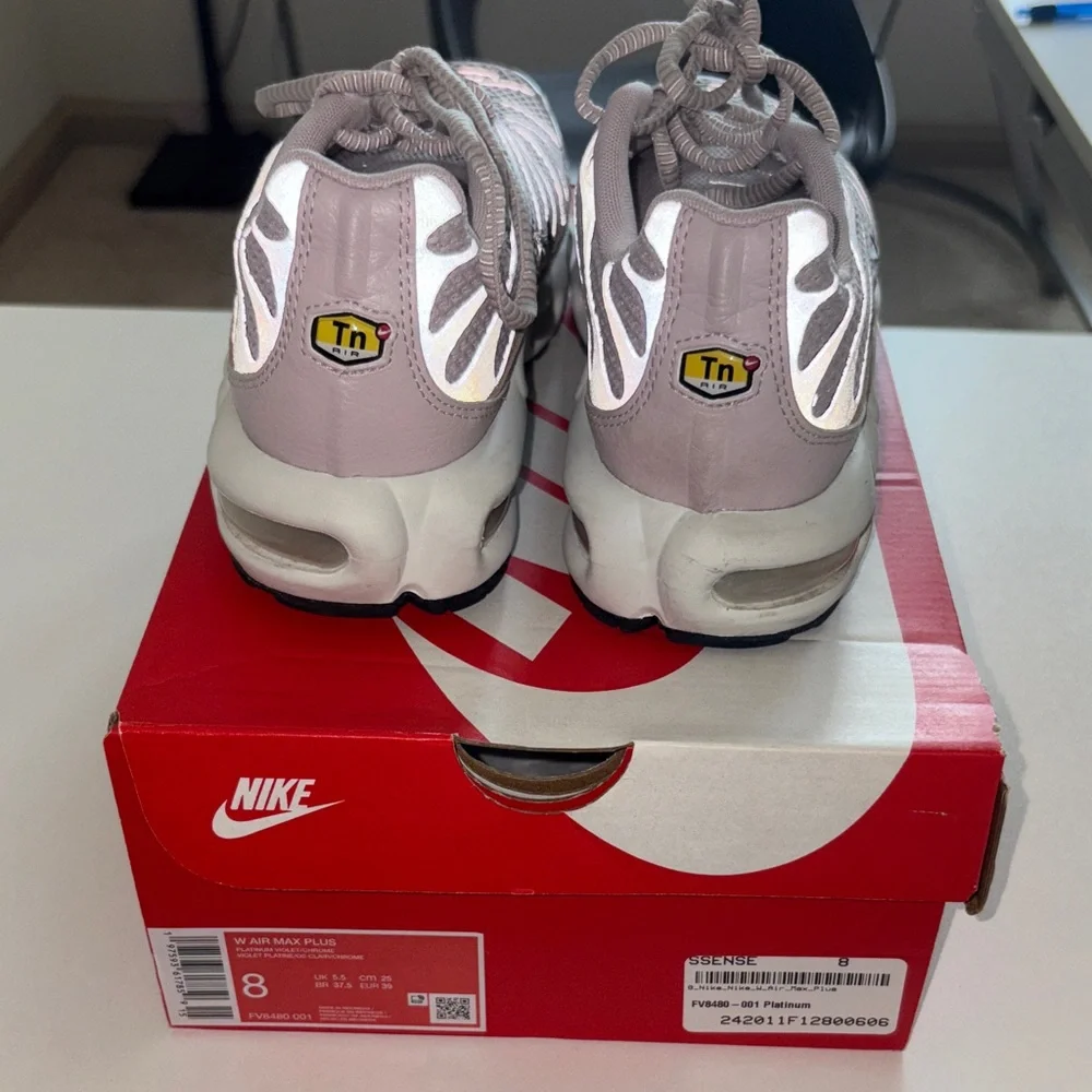 ๐๐๐Air max plus light pink (violet) size 8 - Picture 4 of 7
